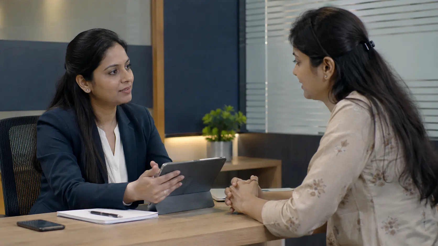 Personal loan recovery consultant discussing a repayment plan
